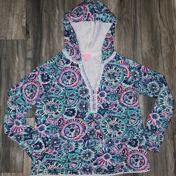 Lilly Pulitzer UPF 50+ Harmon Pullover-Size Medium- Hoodie Multi The Swim $128 - Picture 2 of 5